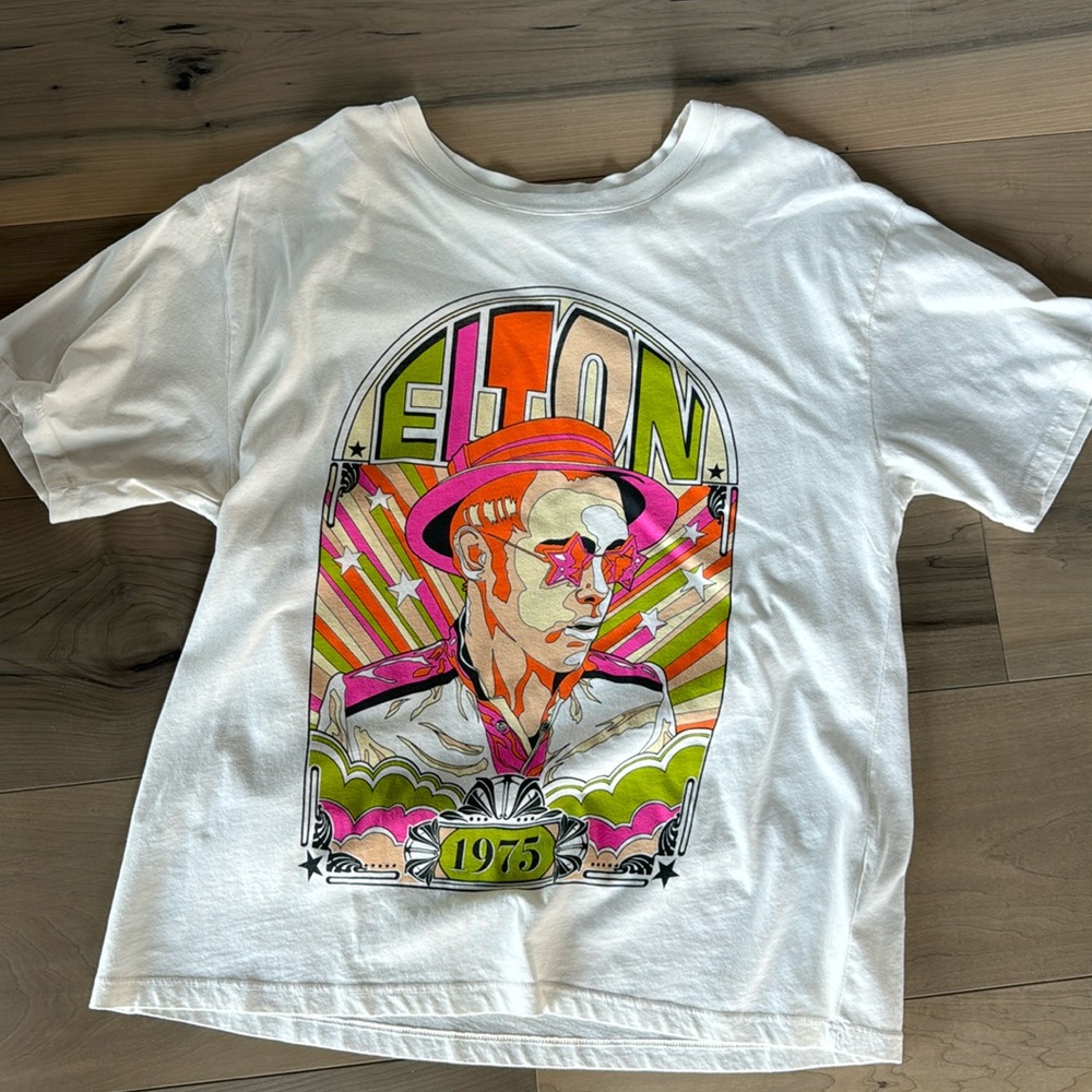Women’s graphic tee